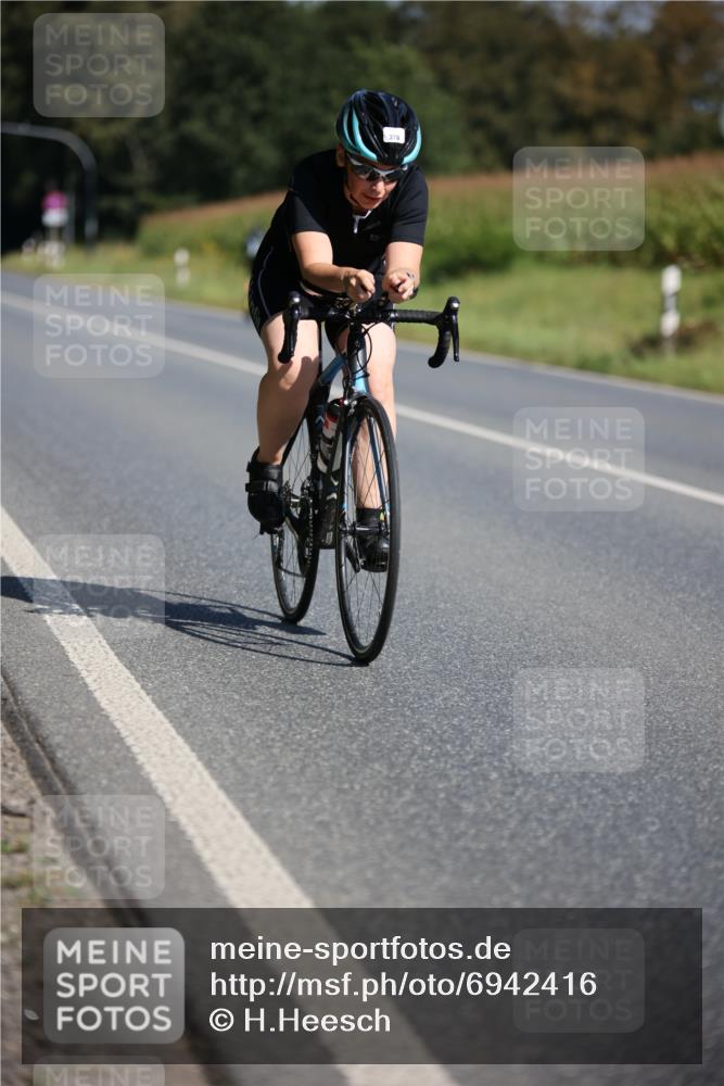 01.09.2024 - 17. Tribühne Triathlon H.Heesch http://msf.ph/oto/6942416 01.09.2024 11:21:19 Radfahren 369, 376, 399, 411 meine-sportfotos.de