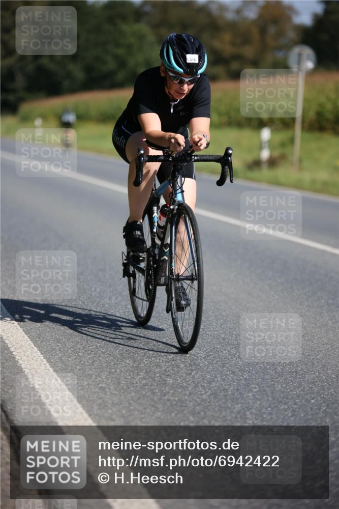01.09.2024 - 17. Tribühne Triathlon H.Heesch http://msf.ph/oto/6942422 01.09.2024 11:21:20 Radfahren 366, 369, 376, 383, 399, 411, 442 meine-sportfotos.de