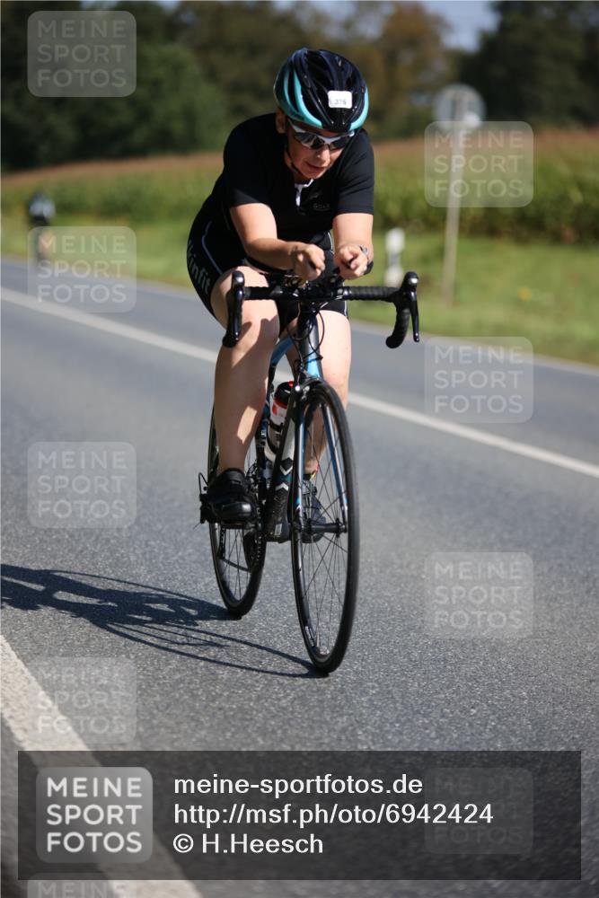 01.09.2024 - 17. Tribühne Triathlon H.Heesch http://msf.ph/oto/6942424 01.09.2024 11:21:20 Radfahren 366, 369, 376, 383, 399, 411, 442 meine-sportfotos.de