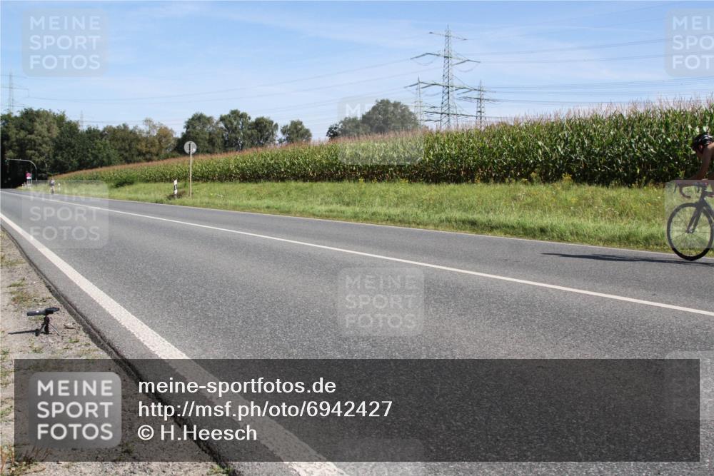 01.09.2024 - 17. Tribühne Triathlon H.Heesch http://msf.ph/oto/6942427 01.09.2024 11:10:43 Radfahren 333, 361, 366, 388, 421, 429 meine-sportfotos.de