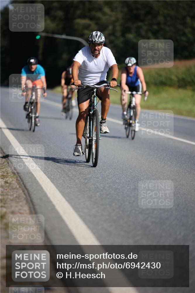 01.09.2024 - 17. Tribühne Triathlon H.Heesch http://msf.ph/oto/6942430 01.09.2024 11:21:27 Radfahren 366, 383, 386, 399, 442 meine-sportfotos.de