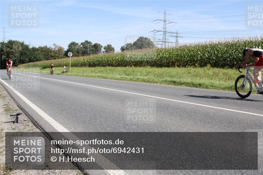 01.09.2024 - 17. Tribühne Triathlon H.Heesch http://msf.ph/oto/6942431 01.09.2024 11:10:45 Radfahren 333, 361, 366, 388, 421, 429 meine-sportfotos.de