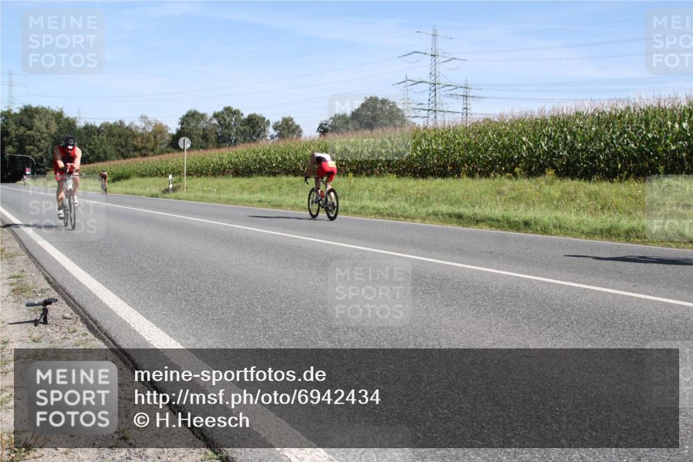 01.09.2024 - 17. Tribühne Triathlon H.Heesch http://msf.ph/oto/6942434 01.09.2024 11:10:46 Radfahren 333, 361, 366, 388, 421, 429 meine-sportfotos.de