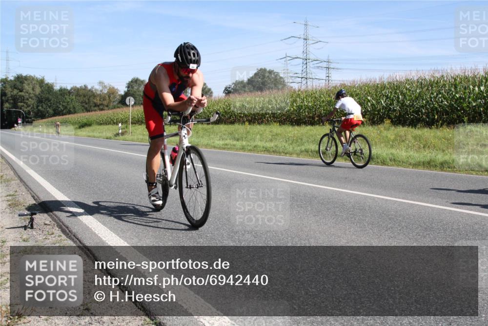 01.09.2024 - 17. Tribühne Triathlon H.Heesch http://msf.ph/oto/6942440 01.09.2024 11:10:47 Radfahren 333, 361, 388, 421, 429 meine-sportfotos.de