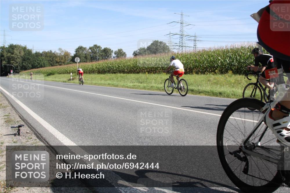 01.09.2024 - 17. Tribühne Triathlon H.Heesch http://msf.ph/oto/6942444 01.09.2024 11:10:48 Radfahren 333, 361, 388, 421, 429 meine-sportfotos.de