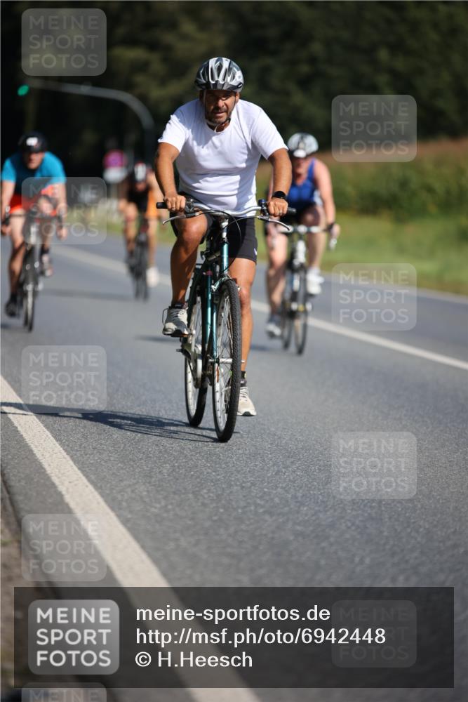 01.09.2024 - 17. Tribühne Triathlon H.Heesch http://msf.ph/oto/6942448 01.09.2024 11:21:27 Radfahren 366, 383, 386, 399, 442 meine-sportfotos.de