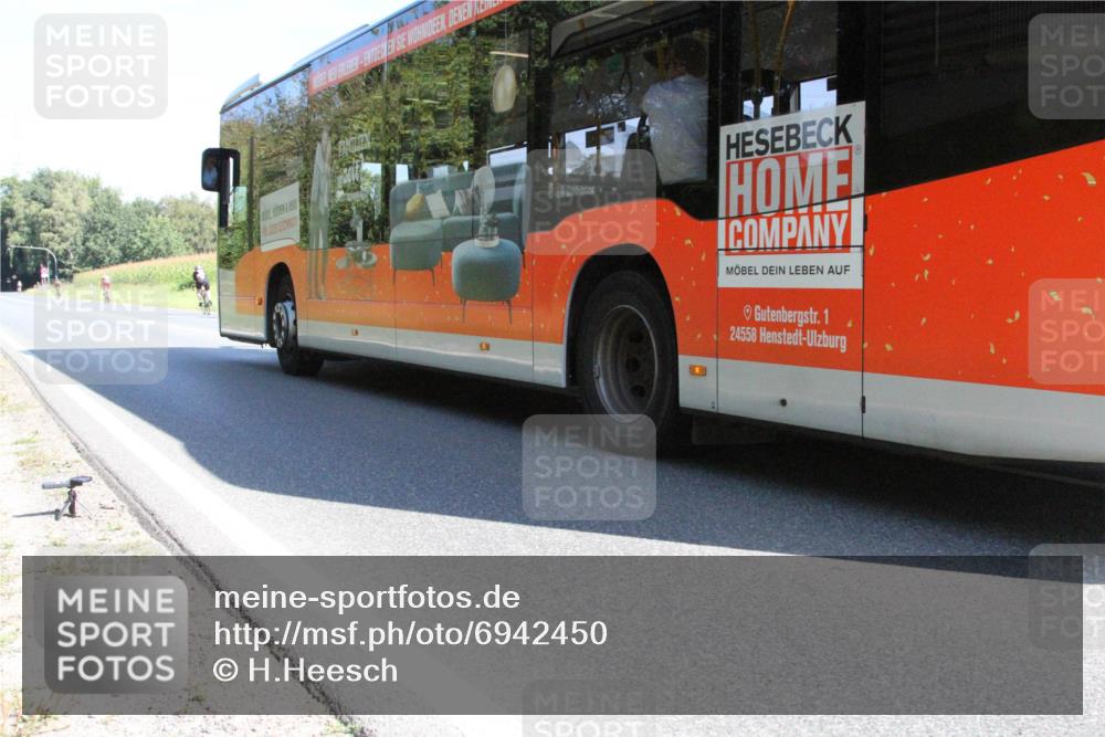 01.09.2024 - 17. Tribühne Triathlon H.Heesch http://msf.ph/oto/6942450 01.09.2024 11:10:51 Radfahren 388, 403, 421, 429 meine-sportfotos.de