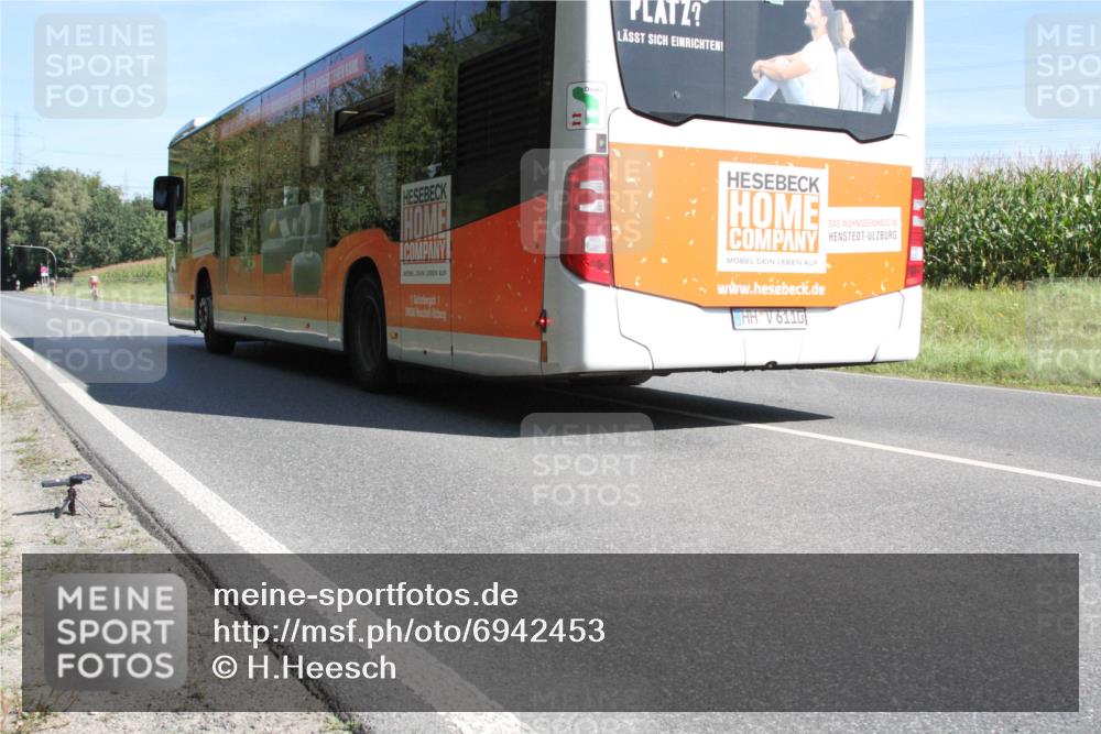 01.09.2024 - 17. Tribühne Triathlon H.Heesch http://msf.ph/oto/6942453 01.09.2024 11:10:52 Radfahren 324, 388, 403 meine-sportfotos.de