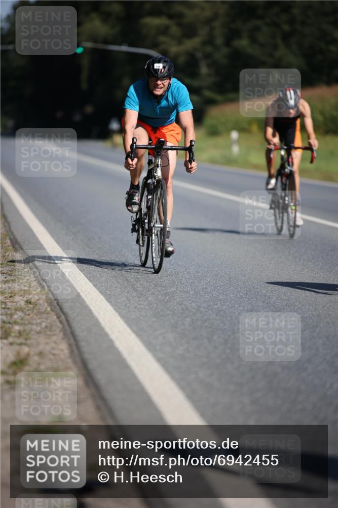 01.09.2024 - 17. Tribühne Triathlon H.Heesch http://msf.ph/oto/6942455 01.09.2024 11:21:28 Radfahren 366, 383, 386, 399, 442 meine-sportfotos.de