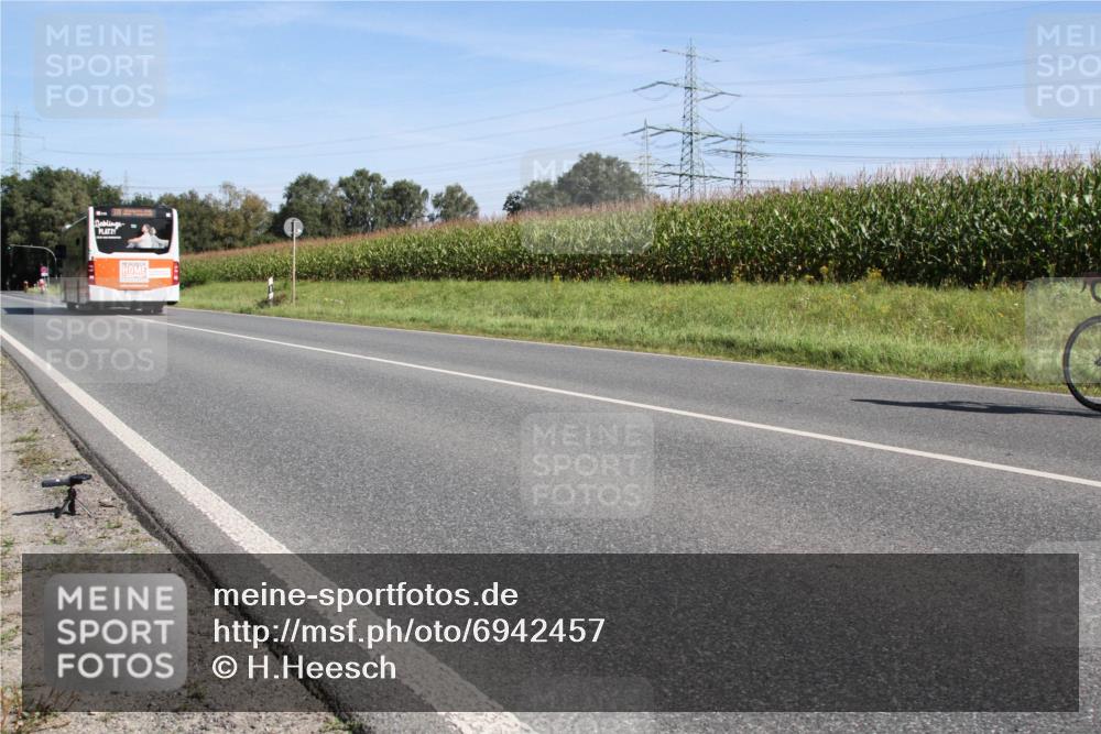 01.09.2024 - 17. Tribühne Triathlon H.Heesch http://msf.ph/oto/6942457 01.09.2024 11:10:56 Radfahren 315, 324, 360, 403 meine-sportfotos.de