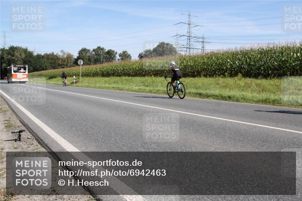 01.09.2024 - 17. Tribühne Triathlon H.Heesch http://msf.ph/oto/6942463 01.09.2024 11:10:59 Radfahren 315, 320, 324, 360, 403, 422 meine-sportfotos.de