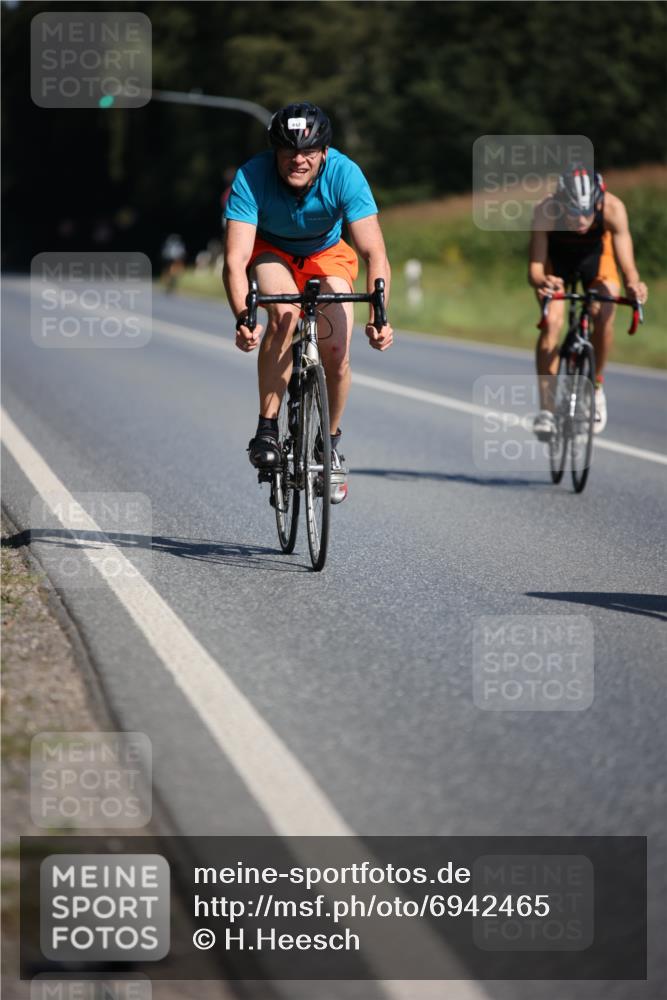 01.09.2024 - 17. Tribühne Triathlon H.Heesch http://msf.ph/oto/6942465 01.09.2024 11:21:28 Radfahren 366, 383, 386, 399, 442 meine-sportfotos.de