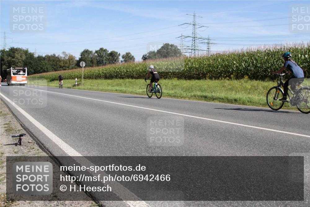 01.09.2024 - 17. Tribühne Triathlon H.Heesch http://msf.ph/oto/6942466 01.09.2024 11:11:00 Radfahren 315, 320, 324, 360, 422 meine-sportfotos.de