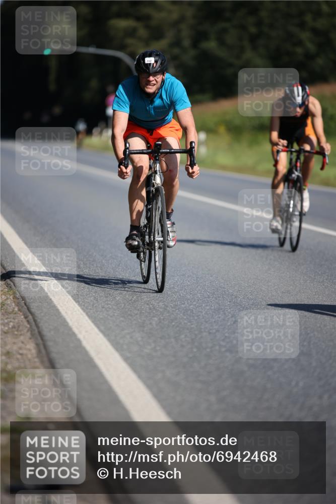 01.09.2024 - 17. Tribühne Triathlon H.Heesch http://msf.ph/oto/6942468 01.09.2024 11:21:29 Radfahren 366, 383, 386, 399, 442 meine-sportfotos.de