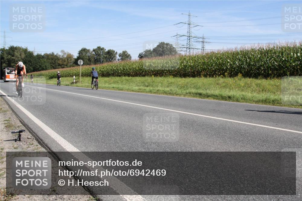 01.09.2024 - 17. Tribühne Triathlon H.Heesch http://msf.ph/oto/6942469 01.09.2024 11:11:03 Radfahren 315, 320, 346, 360, 422 meine-sportfotos.de