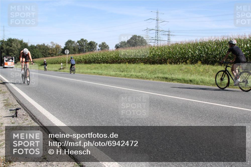 01.09.2024 - 17. Tribühne Triathlon H.Heesch http://msf.ph/oto/6942472 01.09.2024 11:11:03 Radfahren 315, 320, 346, 360, 422 meine-sportfotos.de