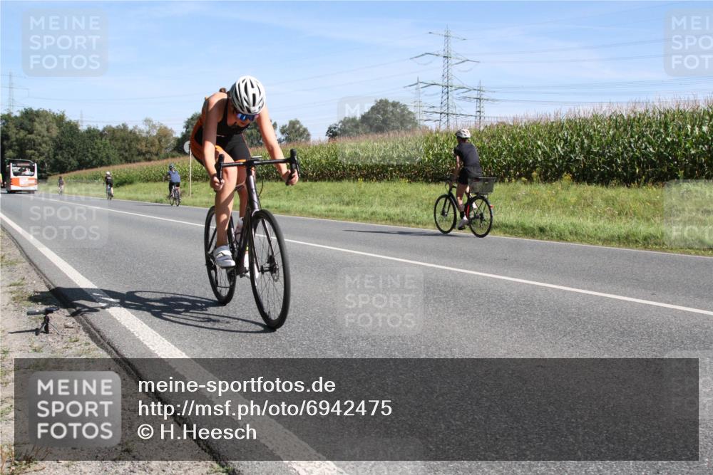 01.09.2024 - 17. Tribühne Triathlon H.Heesch http://msf.ph/oto/6942475 01.09.2024 11:11:04 Radfahren 315, 320, 346, 422 meine-sportfotos.de