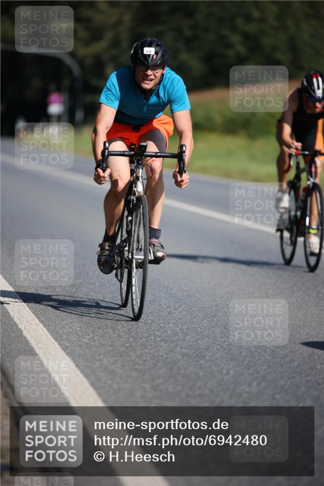 01.09.2024 - 17. Tribühne Triathlon H.Heesch http://msf.ph/oto/6942480 01.09.2024 11:21:29 Radfahren 366, 383, 386, 399, 442 meine-sportfotos.de