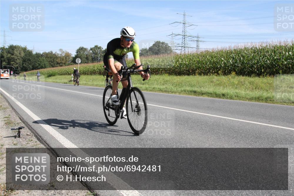 01.09.2024 - 17. Tribühne Triathlon H.Heesch http://msf.ph/oto/6942481 01.09.2024 11:11:07 Radfahren 320, 346, 393, 422 meine-sportfotos.de