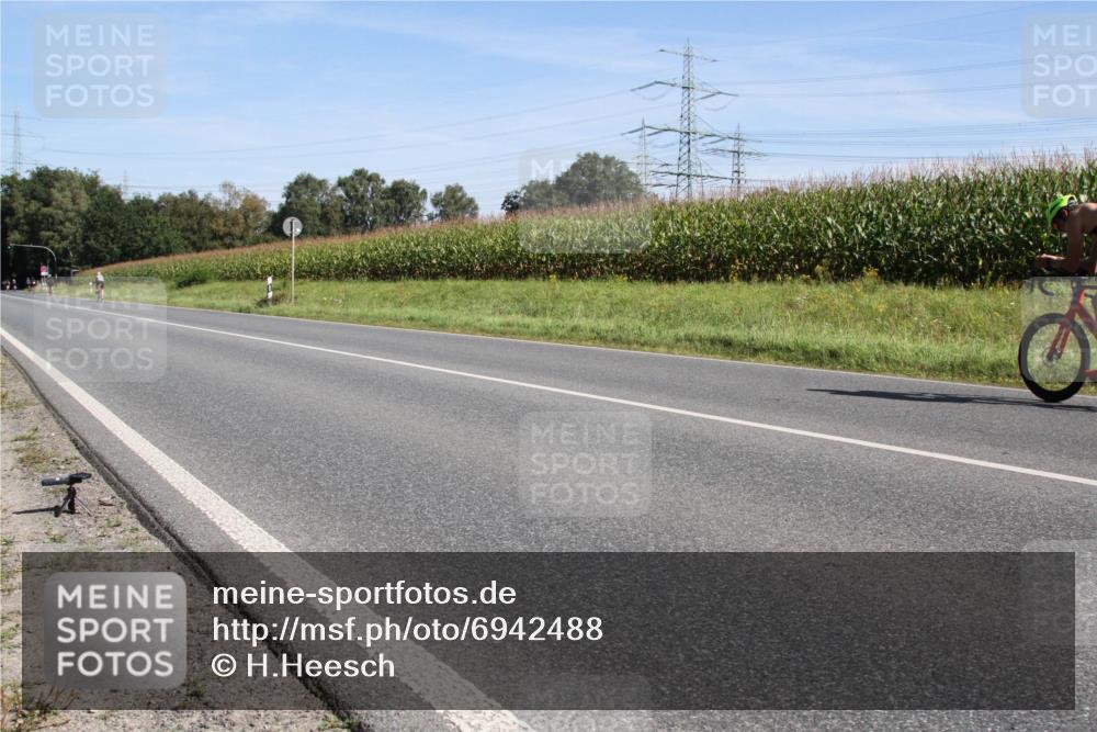 01.09.2024 - 17. Tribühne Triathlon H.Heesch http://msf.ph/oto/6942488 01.09.2024 11:11:22 Radfahren 384, 436 meine-sportfotos.de