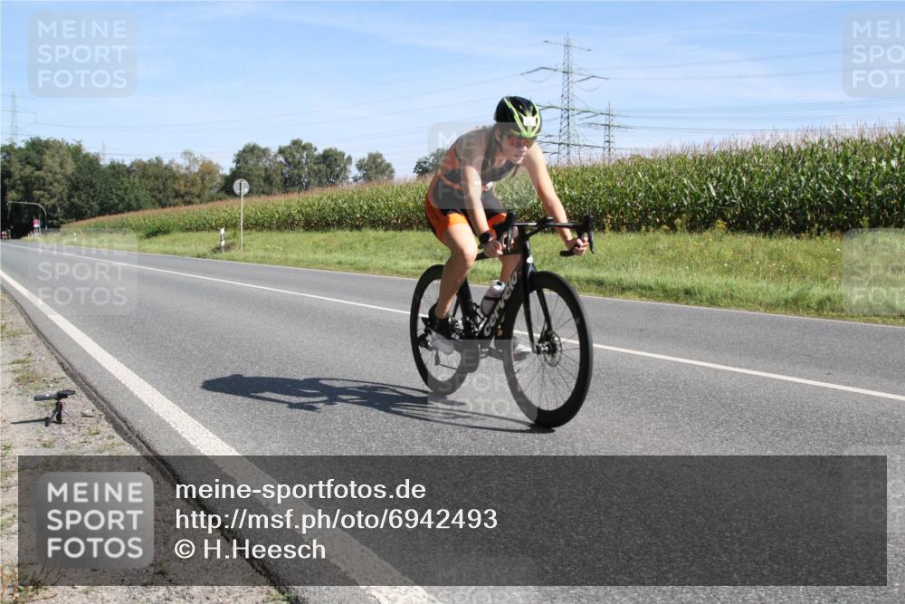01.09.2024 - 17. Tribühne Triathlon H.Heesch http://msf.ph/oto/6942493 01.09.2024 11:11:40 Radfahren 357 meine-sportfotos.de