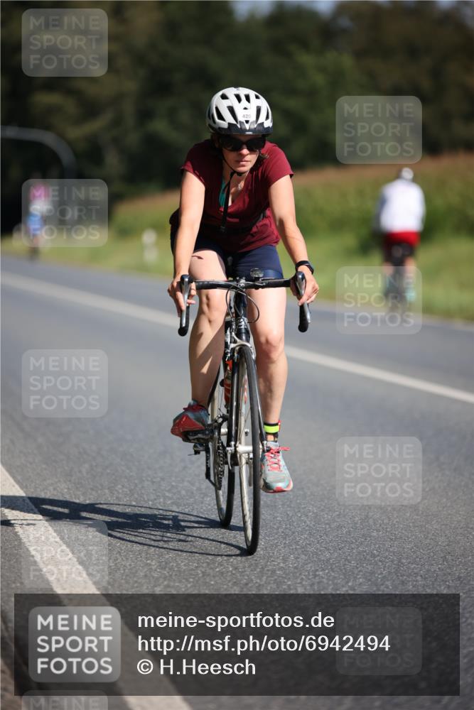 01.09.2024 - 17. Tribühne Triathlon H.Heesch http://msf.ph/oto/6942494 01.09.2024 11:21:53 Radfahren 308, 309, 361, 385, 413, 420, 428 meine-sportfotos.de