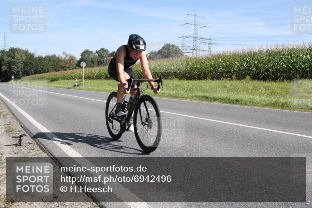 01.09.2024 - 17. Tribühne Triathlon H.Heesch http://msf.ph/oto/6942496 01.09.2024 11:11:49 Radfahren 314, 343, 438 meine-sportfotos.de