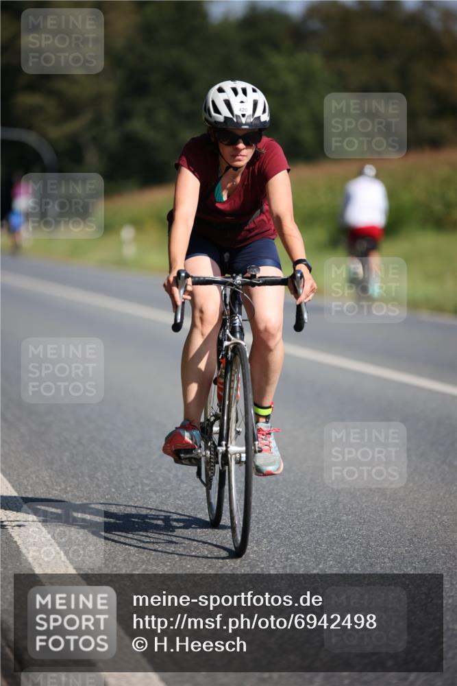 01.09.2024 - 17. Tribühne Triathlon H.Heesch http://msf.ph/oto/6942498 01.09.2024 11:21:53 Radfahren 308, 309, 361, 385, 413, 420, 428 meine-sportfotos.de