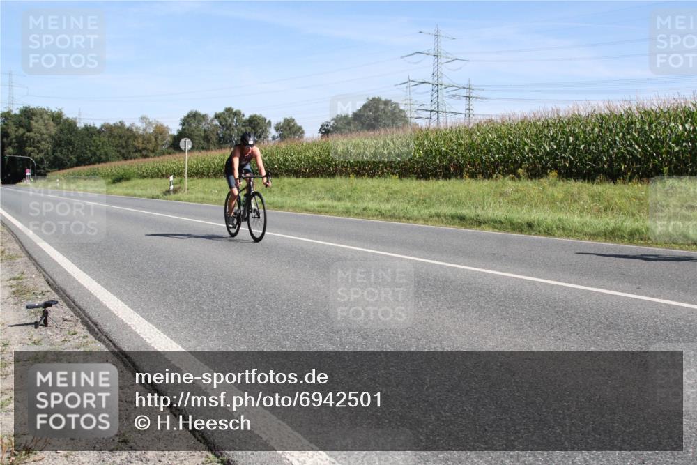 01.09.2024 - 17. Tribühne Triathlon H.Heesch http://msf.ph/oto/6942501 01.09.2024 11:11:54 Radfahren 314, 322, 343, 374, 438 meine-sportfotos.de