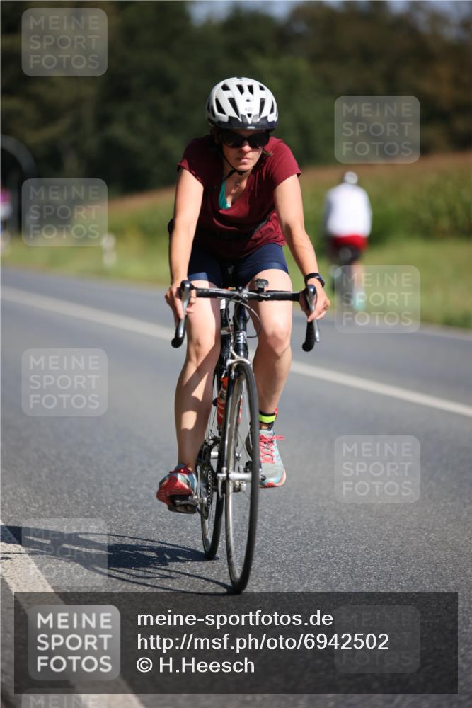 01.09.2024 - 17. Tribühne Triathlon H.Heesch http://msf.ph/oto/6942502 01.09.2024 11:21:53 Radfahren 308, 309, 361, 385, 413, 420, 428 meine-sportfotos.de
