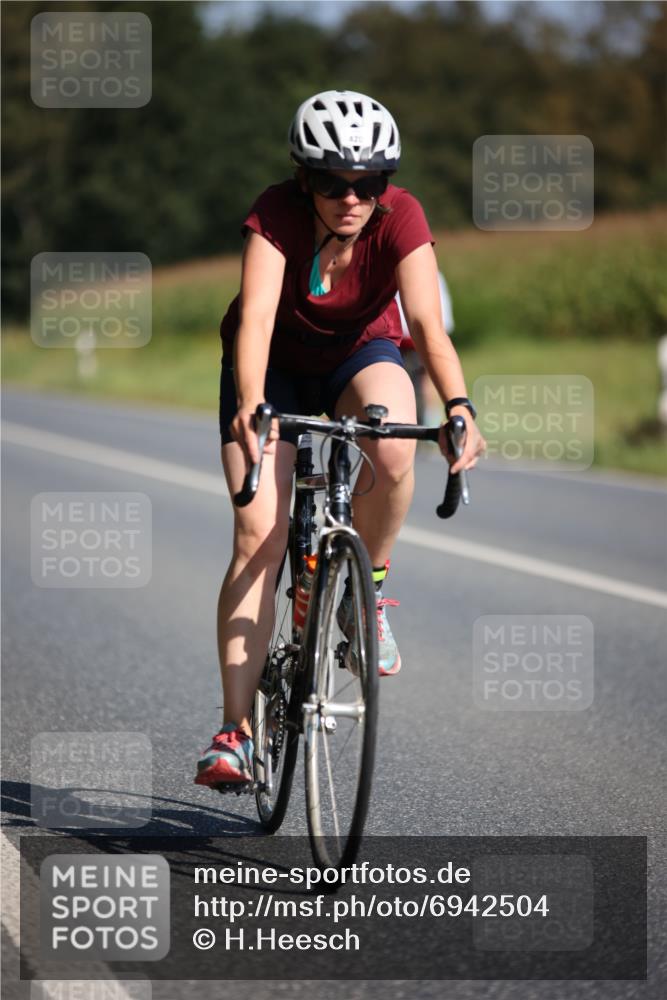 01.09.2024 - 17. Tribühne Triathlon H.Heesch http://msf.ph/oto/6942504 01.09.2024 11:21:53 Radfahren 308, 309, 361, 385, 413, 420, 428 meine-sportfotos.de