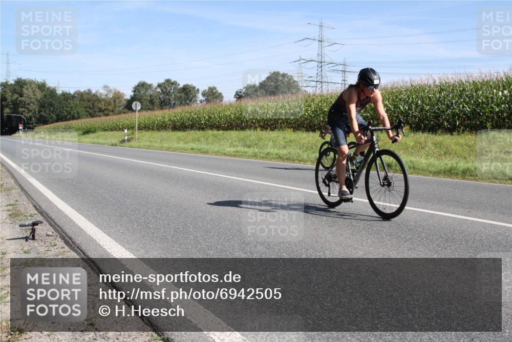 01.09.2024 - 17. Tribühne Triathlon H.Heesch http://msf.ph/oto/6942505 01.09.2024 11:11:55 Radfahren 314, 322, 343, 374 meine-sportfotos.de