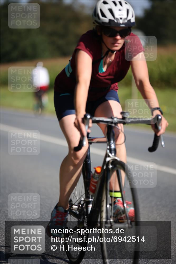01.09.2024 - 17. Tribühne Triathlon H.Heesch http://msf.ph/oto/6942514 01.09.2024 11:21:54 Radfahren 308, 309, 361, 385, 413, 420, 428 meine-sportfotos.de