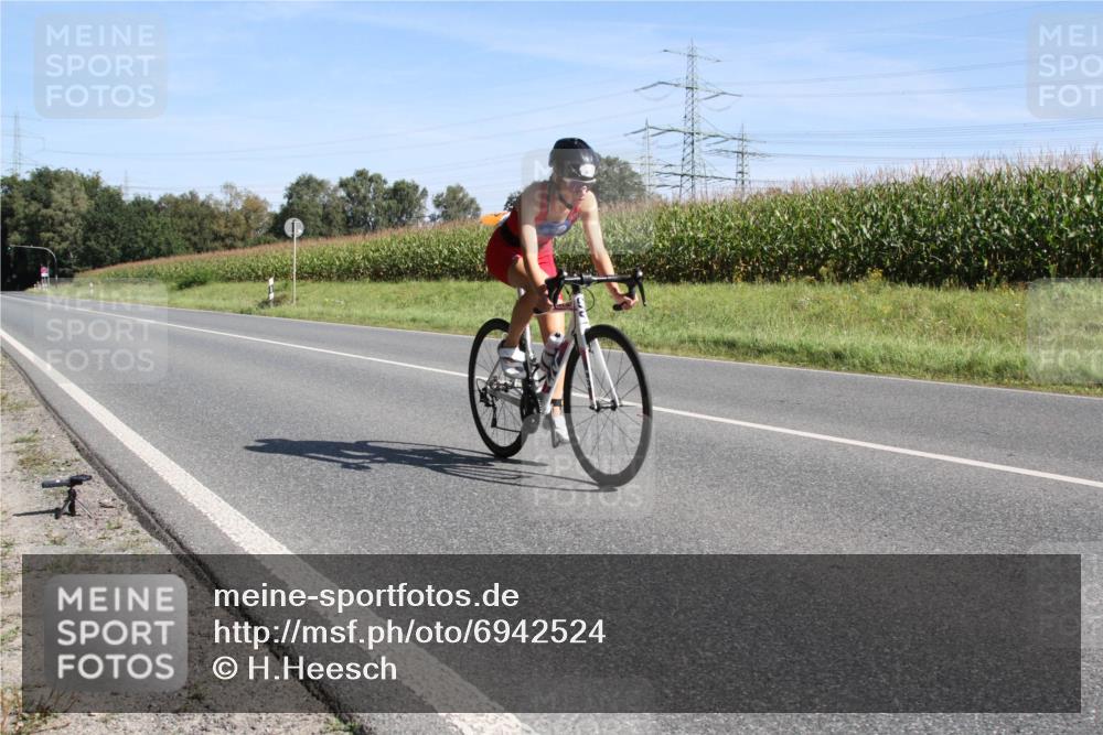 01.09.2024 - 17. Tribühne Triathlon H.Heesch http://msf.ph/oto/6942524 01.09.2024 11:12:34 Radfahren 327, 367, 379 meine-sportfotos.de