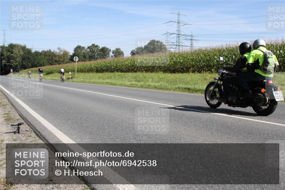 01.09.2024 - 17. Tribühne Triathlon H.Heesch http://msf.ph/oto/6942538 01.09.2024 11:12:44 Radfahren 323, 331, 397 meine-sportfotos.de