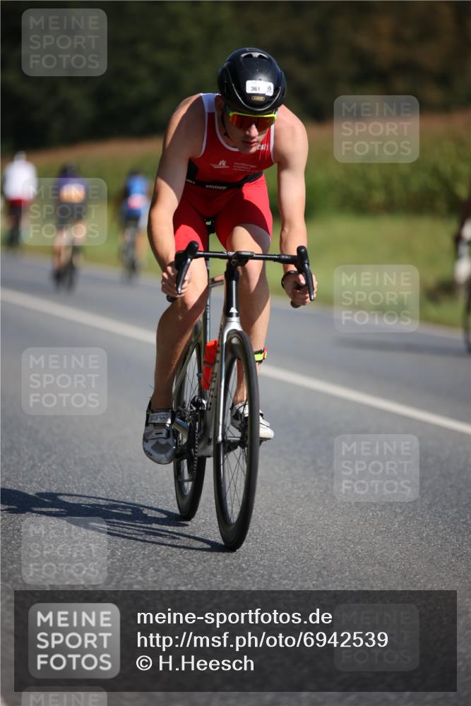 01.09.2024 - 17. Tribühne Triathlon H.Heesch http://msf.ph/oto/6942539 01.09.2024 11:21:58 Radfahren 309, 317, 361, 428 meine-sportfotos.de