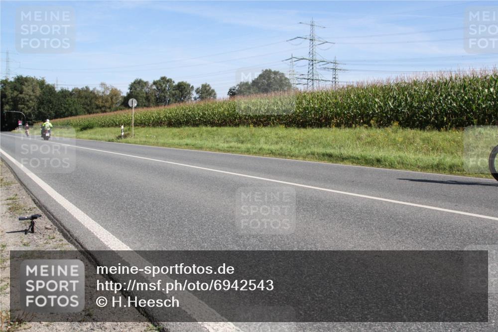 01.09.2024 - 17. Tribühne Triathlon H.Heesch http://msf.ph/oto/6942543 01.09.2024 11:12:47 Radfahren 331 meine-sportfotos.de