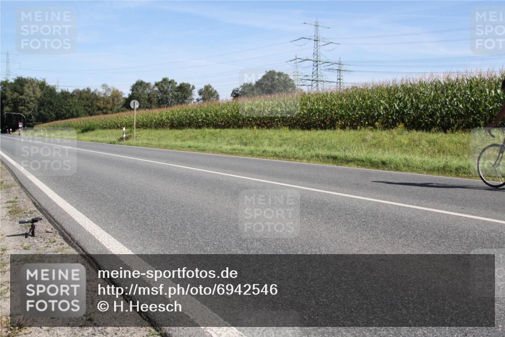 01.09.2024 - 17. Tribühne Triathlon H.Heesch http://msf.ph/oto/6942546 01.09.2024 11:12:56 Radfahren 443 meine-sportfotos.de