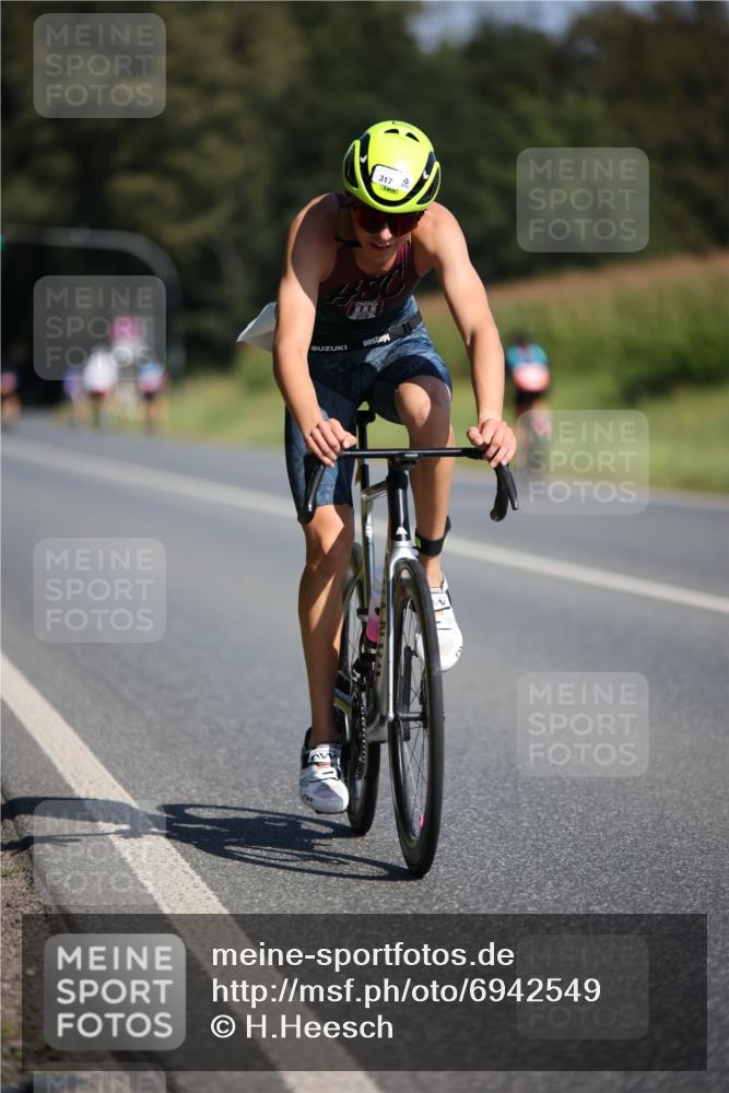 01.09.2024 - 17. Tribühne Triathlon H.Heesch http://msf.ph/oto/6942549 01.09.2024 11:22:06 Radfahren 317, 355, 384, 394, 426, 436, 454 meine-sportfotos.de