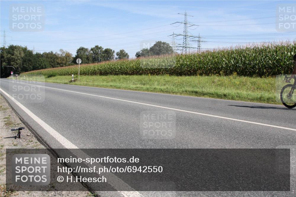 01.09.2024 - 17. Tribühne Triathlon H.Heesch http://msf.ph/oto/6942550 01.09.2024 11:13:06 Radfahren 370, 437 meine-sportfotos.de