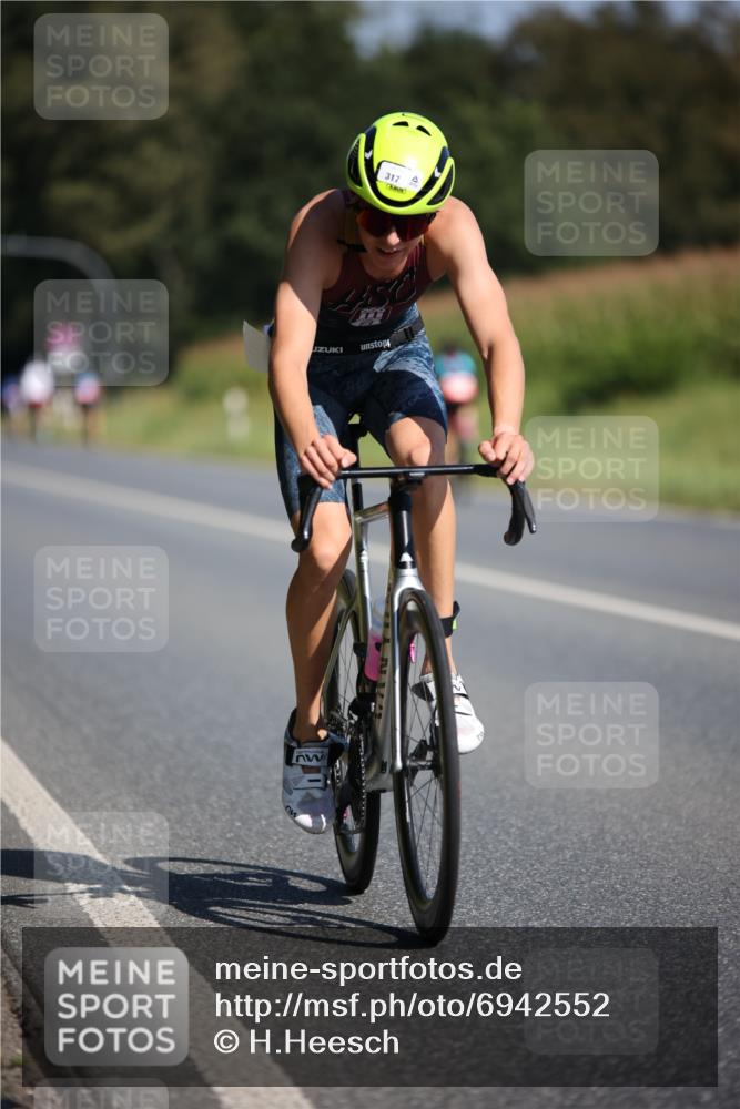 01.09.2024 - 17. Tribühne Triathlon H.Heesch http://msf.ph/oto/6942552 01.09.2024 11:22:06 Radfahren 317, 355, 384, 394, 426, 436, 454 meine-sportfotos.de