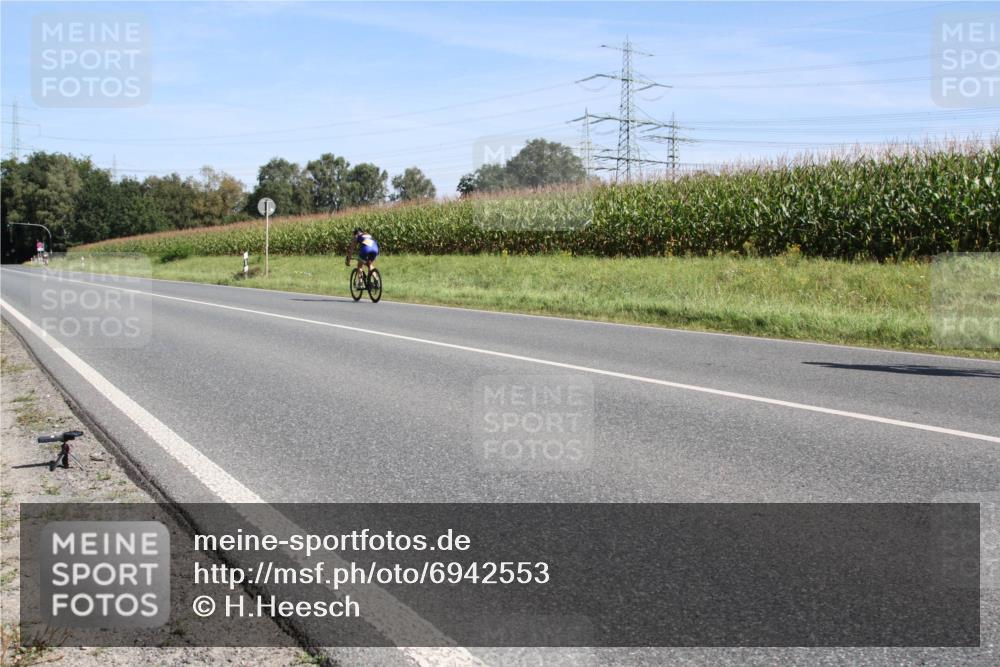 01.09.2024 - 17. Tribühne Triathlon H.Heesch http://msf.ph/oto/6942553 01.09.2024 11:13:08 Radfahren 370, 437 meine-sportfotos.de