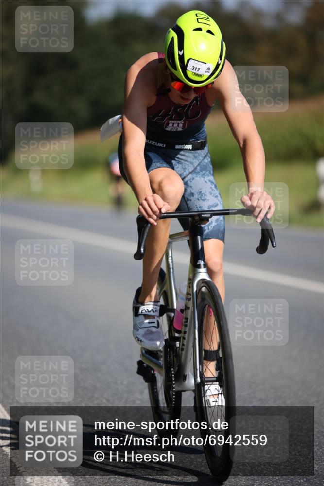 01.09.2024 - 17. Tribühne Triathlon H.Heesch http://msf.ph/oto/6942559 01.09.2024 11:22:07 Radfahren 317, 355, 384, 394, 426, 436, 454 meine-sportfotos.de