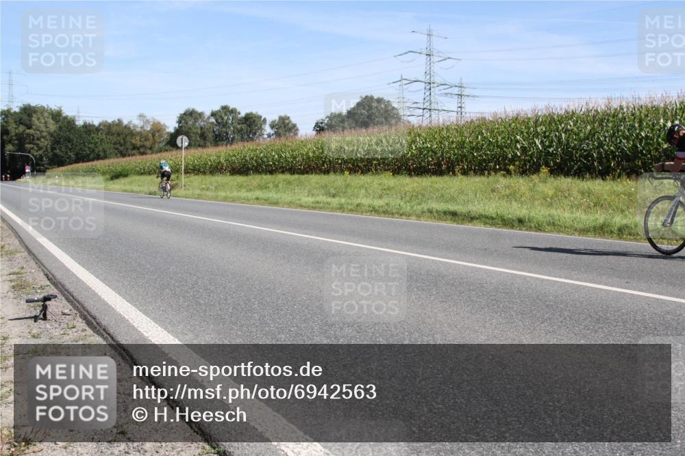 01.09.2024 - 17. Tribühne Triathlon H.Heesch http://msf.ph/oto/6942563 01.09.2024 11:13:26 Radfahren 325, 340, 391, 444 meine-sportfotos.de