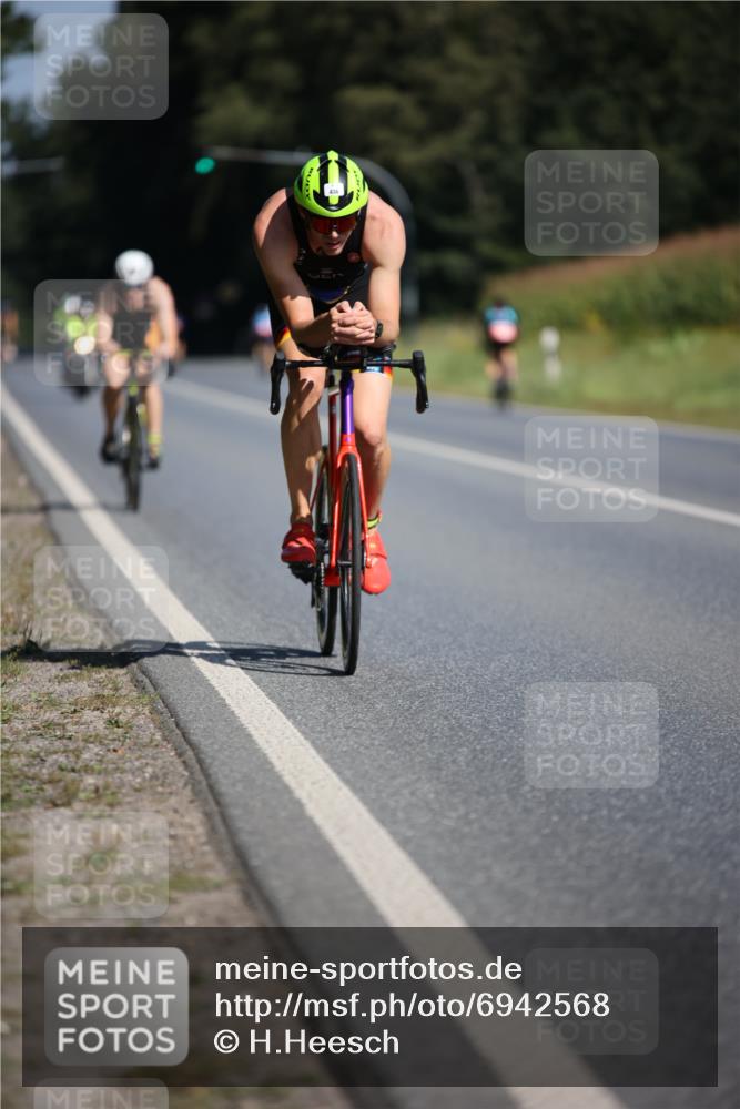 01.09.2024 - 17. Tribühne Triathlon H.Heesch http://msf.ph/oto/6942568 01.09.2024 11:22:10 Radfahren 355, 384, 394, 426, 436, 454 meine-sportfotos.de