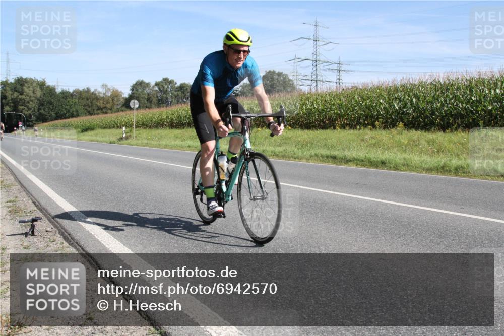 01.09.2024 - 17. Tribühne Triathlon H.Heesch http://msf.ph/oto/6942570 01.09.2024 11:13:37 Radfahren 328, 398, 432 meine-sportfotos.de