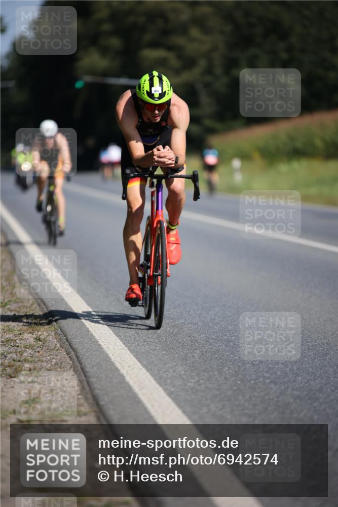 01.09.2024 - 17. Tribühne Triathlon H.Heesch http://msf.ph/oto/6942574 01.09.2024 11:22:10 Radfahren 355, 384, 394, 426, 436, 454 meine-sportfotos.de