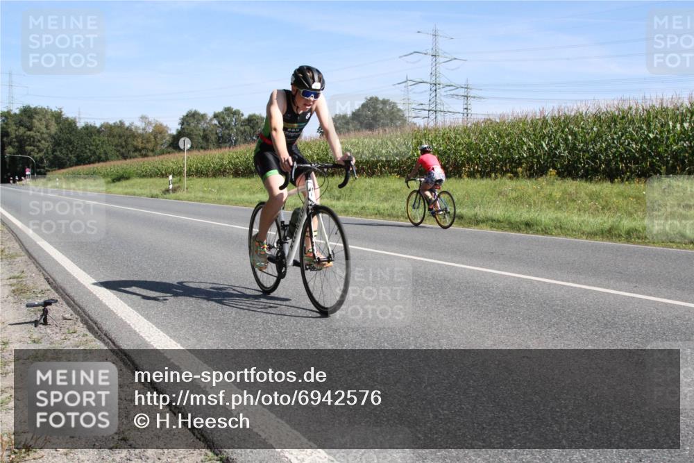 01.09.2024 - 17. Tribühne Triathlon H.Heesch http://msf.ph/oto/6942576 01.09.2024 11:13:42 Radfahren 328, 398, 432 meine-sportfotos.de