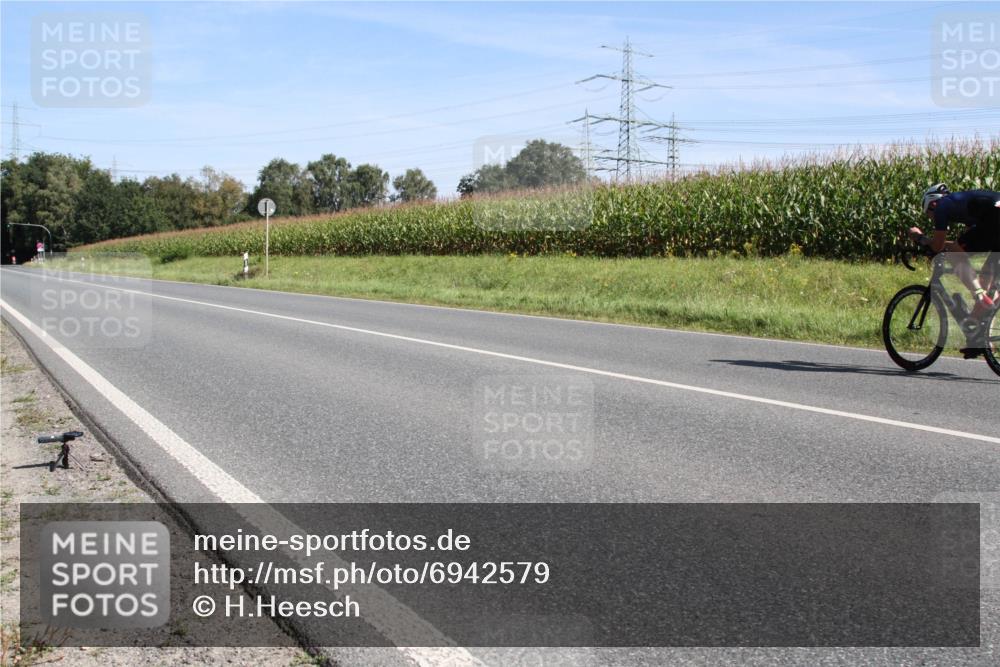 01.09.2024 - 17. Tribühne Triathlon H.Heesch http://msf.ph/oto/6942579 01.09.2024 11:14:07 Radfahren 311, 396 meine-sportfotos.de