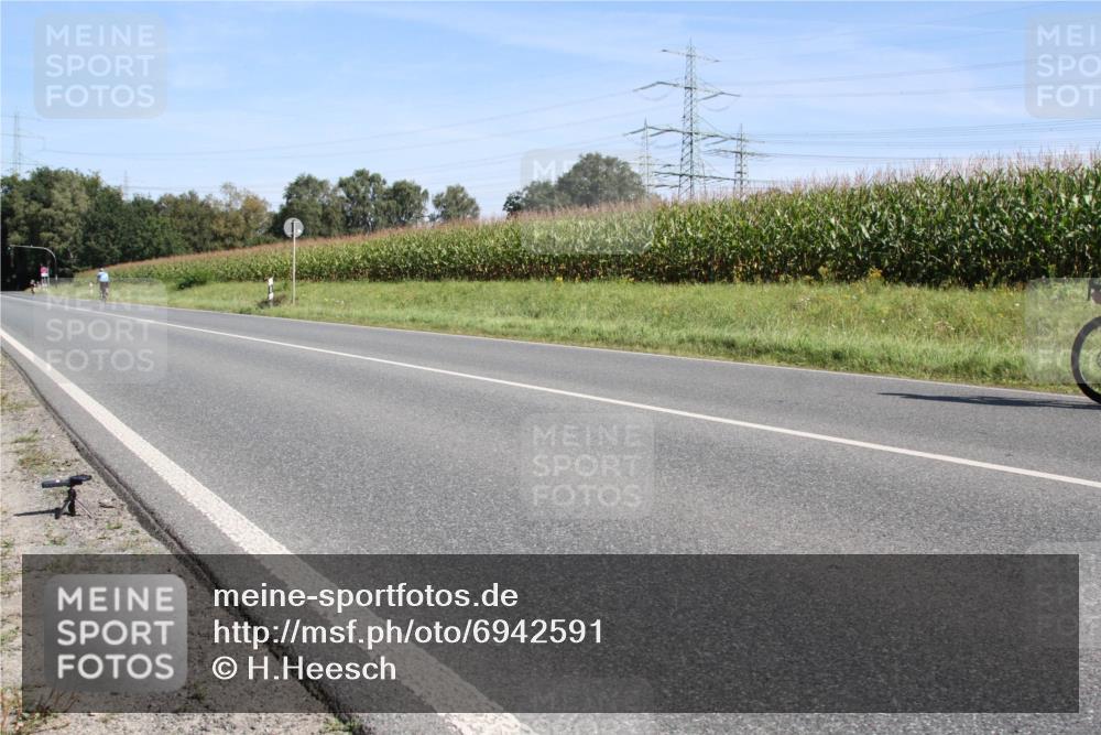 01.09.2024 - 17. Tribühne Triathlon H.Heesch http://msf.ph/oto/6942591 01.09.2024 11:14:47 Radfahren  meine-sportfotos.de